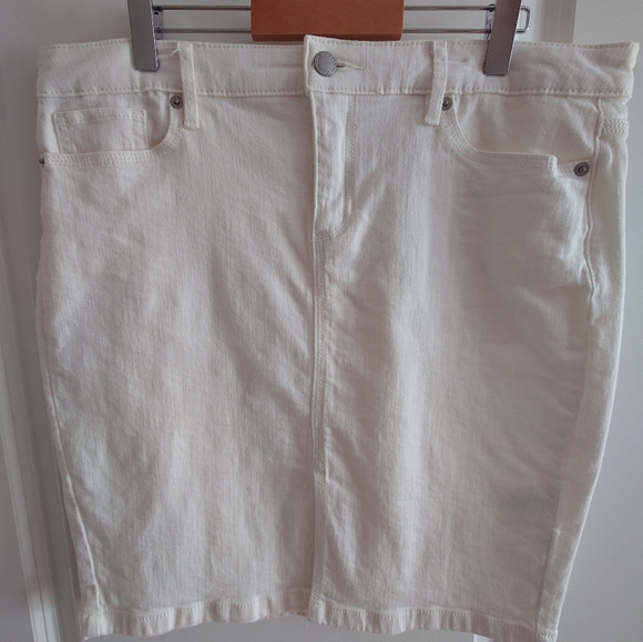 White Denim Skirt size 8 - Picture 1 of 6